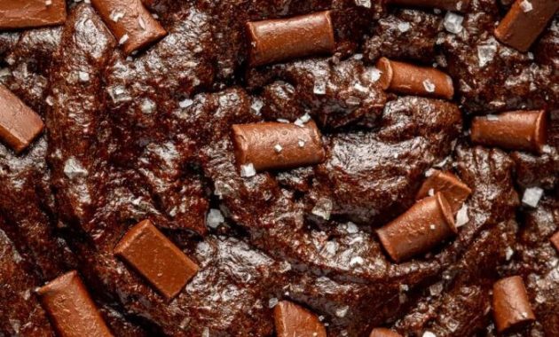Tek Tavada Mükemmel Lezzet: Tahinli Çikolatalı Kurabiye Skillet Tarifi